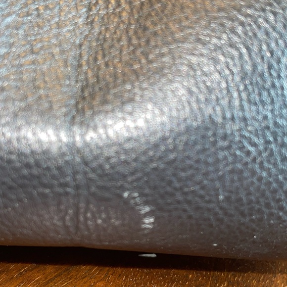 Classic Black Leather Crossbody Bag with Adjustable Strap - Picture 9 of 9